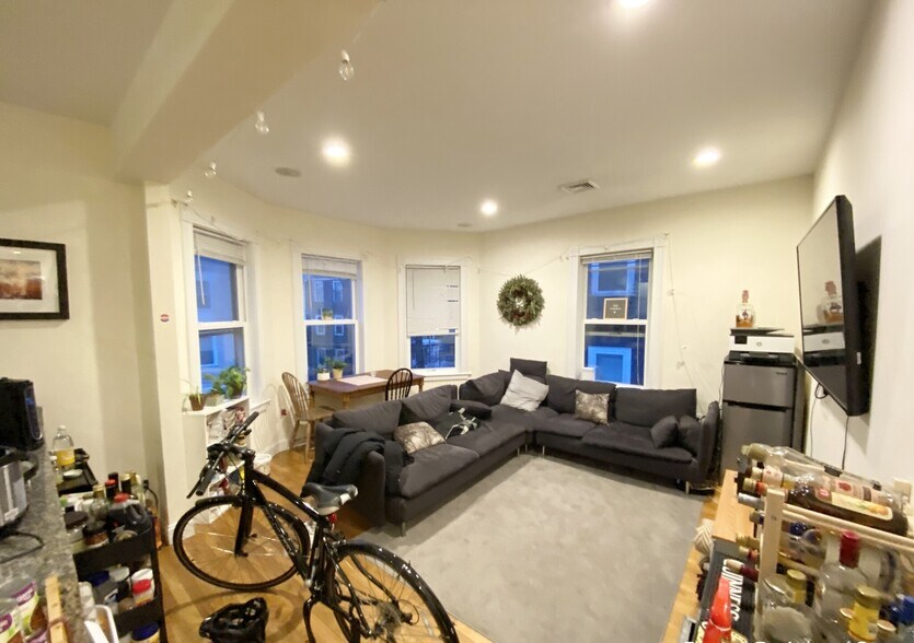 Building Photo - 5 Oswald St