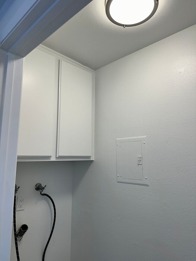 Building Photo - SAIL STREET/NORTH CANAL STREET