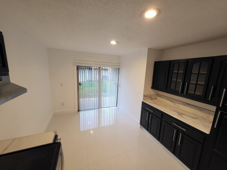 Building Photo - 17160 SW 94th Ave