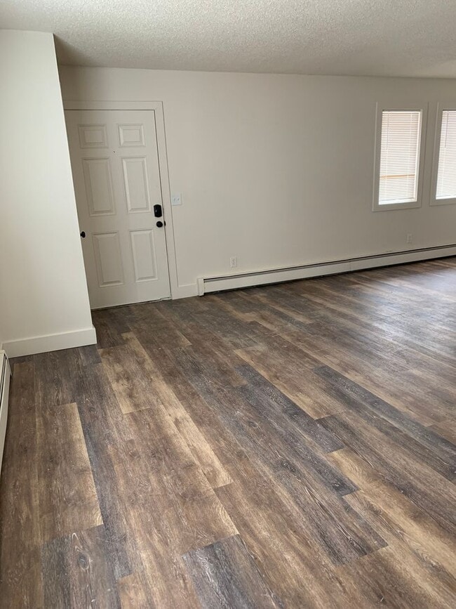 Building Photo - 2 Bdrm 1 Ba | Baxter & Northern Lights are...
