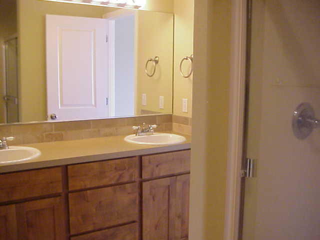 Building Photo - VIDEOTOUR: This Home Will Catch Your Heart...