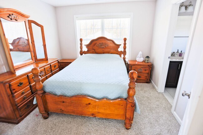 Building Photo - Beautiful Clarksville Rental