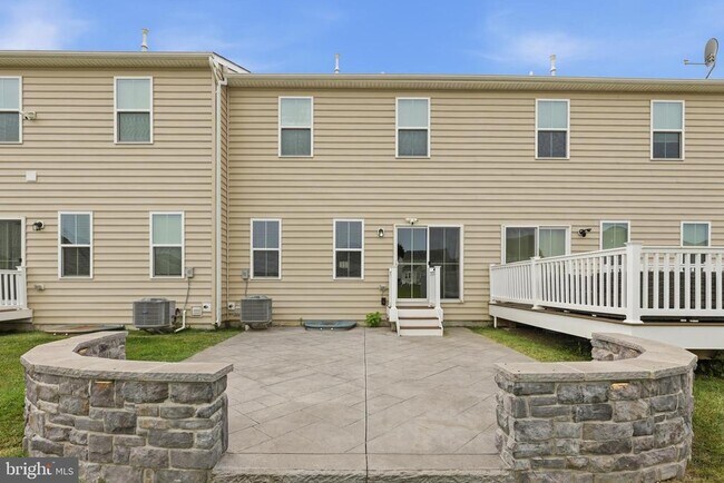 Building Photo - 529 Swansea Dr