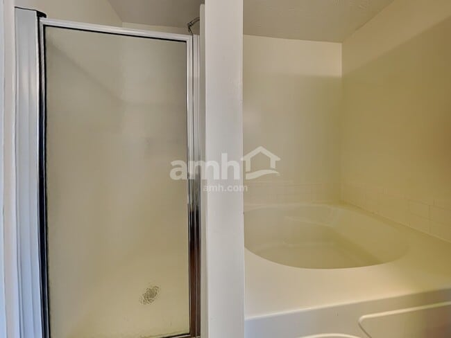 Building Photo - 5891 Eagle Creek Ct