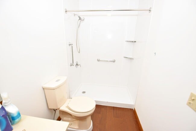 Building Photo - Waterfront Condo in Penn Schools District,...
