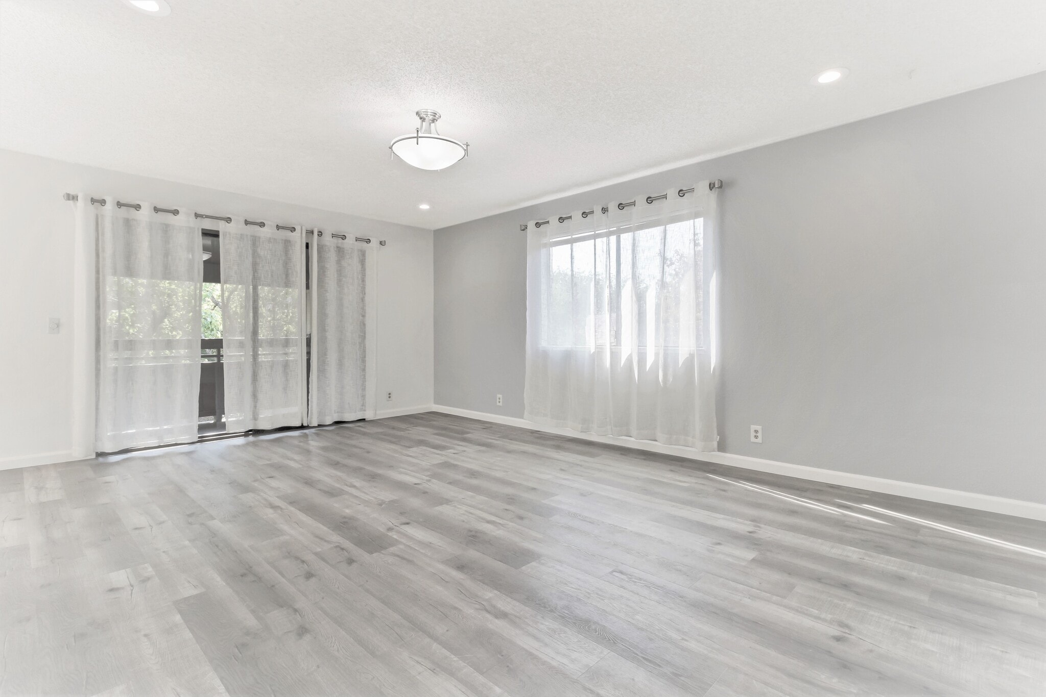 Building Photo - 765 San Antonio Rd