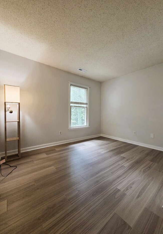 Building Photo - Well maintained 2 story home in Providence Creek Subdivision