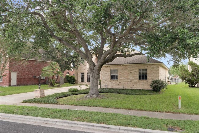 Building Photo - 7426 Lake Travis Dr