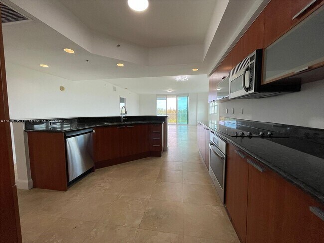 Building Photo - 14951 Royal Oaks Ln