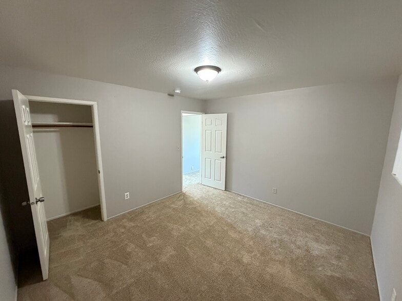 Building Photo - 2070 Latham St