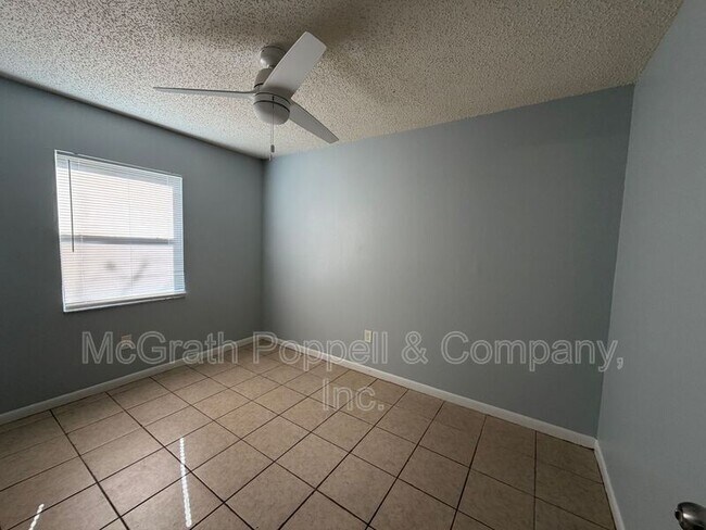 Building Photo - 1408 E Spencer St