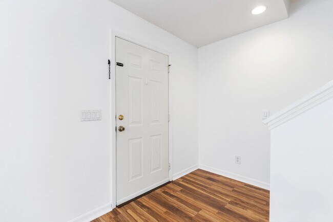 Building Photo - Charming Renovated 4BR/3BA Single Family Home