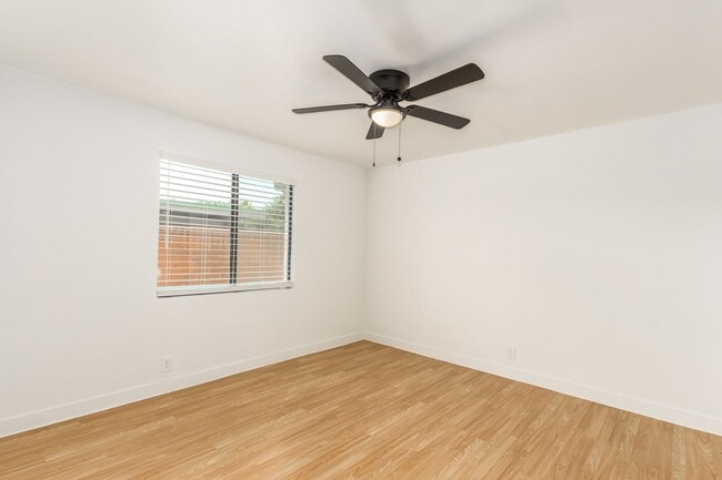 Building Photo - 2 Bed | 1 Bath - Updated Ground Floor Unit