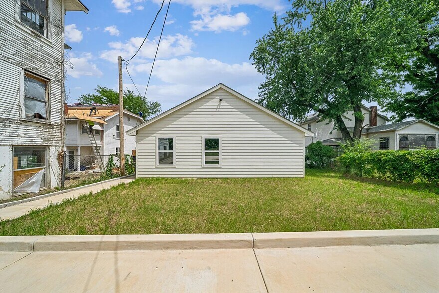 Building Photo - 310 N Rosedale Ave