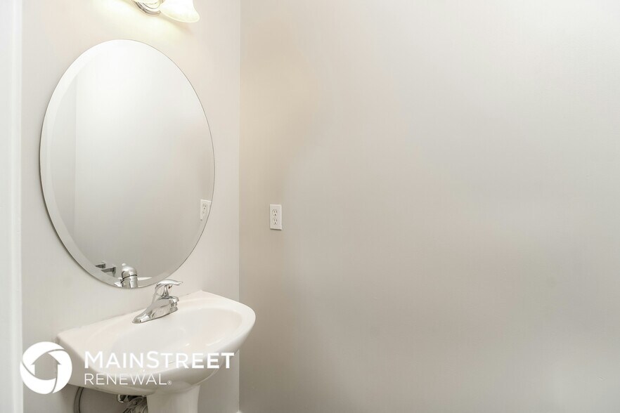 Building Photo - 2831 Camborne St