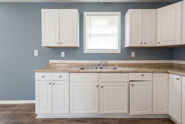 Building Photo - 324 Macedonia Rd SE