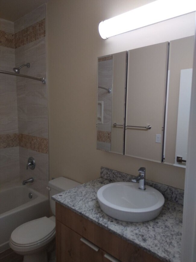 Building Photo - 200 E Malibu Dr