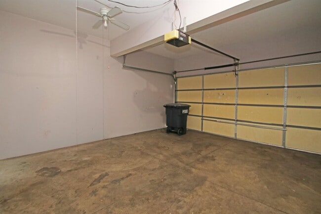 Building Photo - 1345 Goldfinch Dr