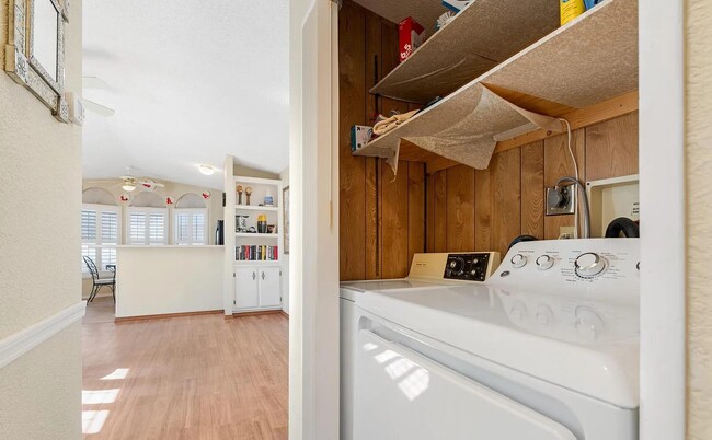 Building Photo - 6114 S Sawgrass Dr