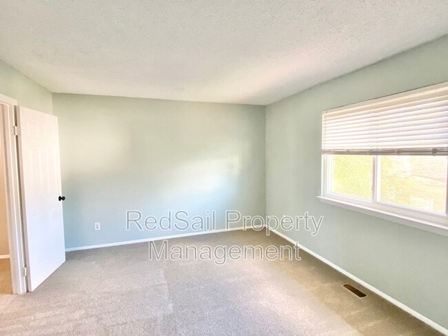 Building Photo - 3833 Foxglove Ct