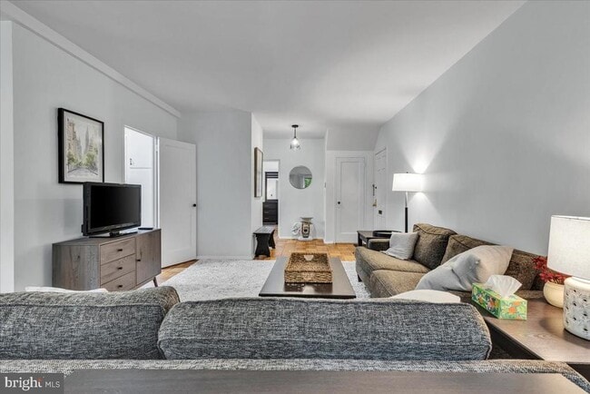 Building Photo - 1132 Valley Dr