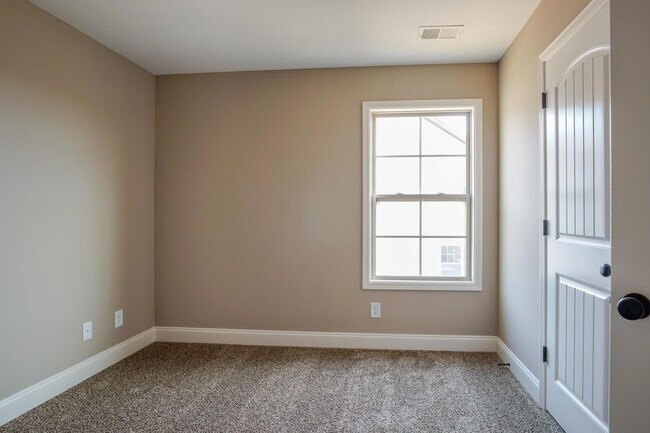 Building Photo - Pet Friendly Three Bedroom with Bonus!