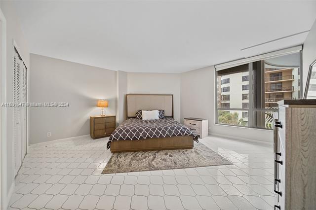 Building Photo - 10155 Collins Ave
