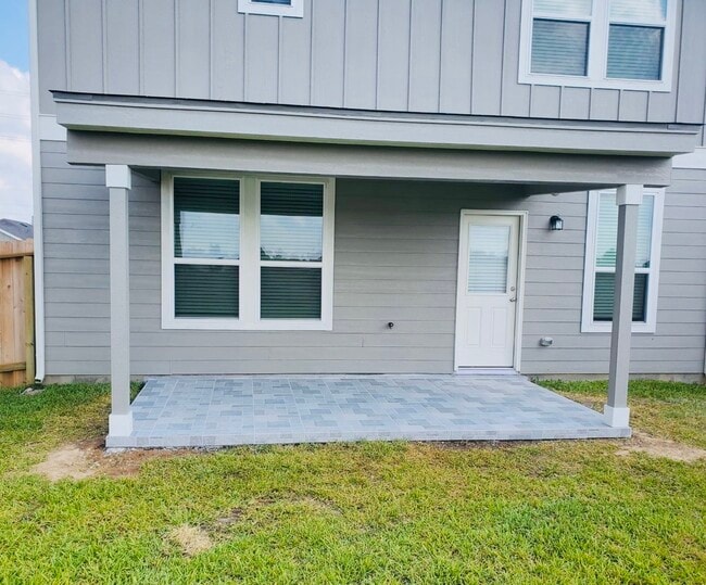 Building Photo - 23923 Escardilla Dr