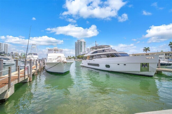 Building Photo - 7900 Harbor Island Dr