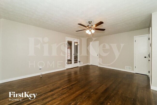 Building Photo - 2625 Sherwood Dr