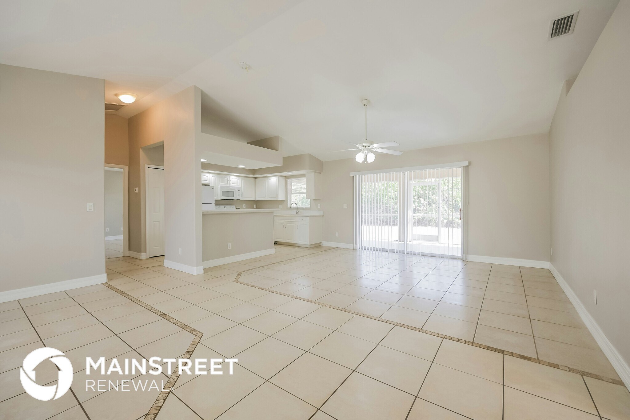 Building Photo - 448 Reading St