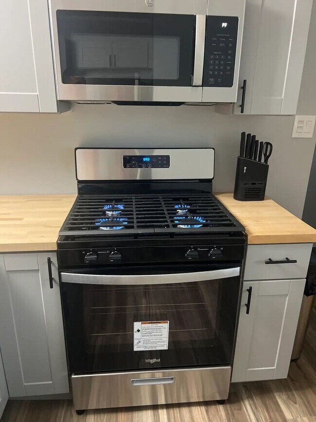 Building Photo - 2325 S 11th Ave