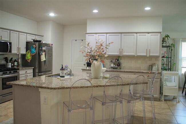Building Photo - 2209 Bettylou Ln