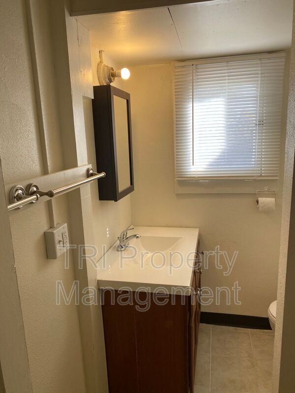 Building Photo - 2200 9th St