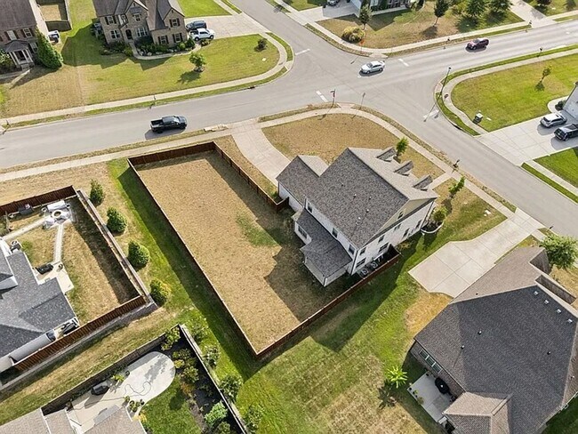 Building Photo - Fabulous 5BR Home in Thompsons Station