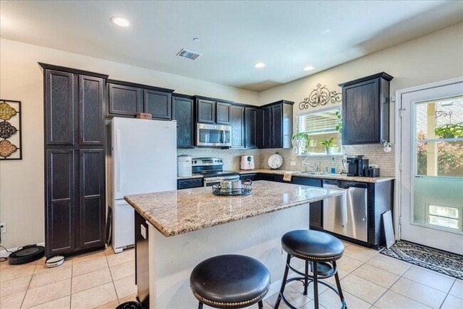 Building Photo - 712 Lost Pines Ln