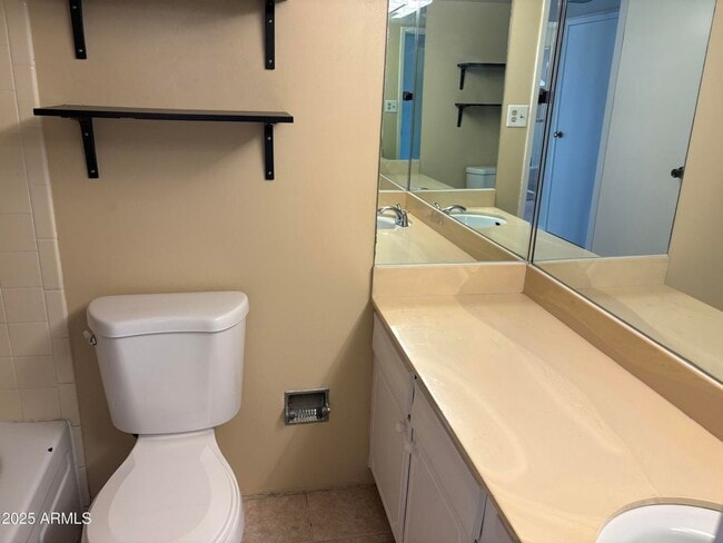 Building Photo - 2 Bedroom 2 Bath condo with ALL utilities included!