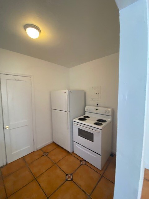 Building Photo - 611 74th St