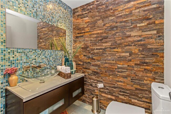 Building Photo - 708 Kiwi Ave