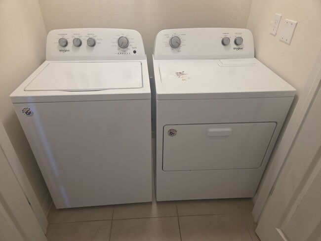 Building Photo - House for rent