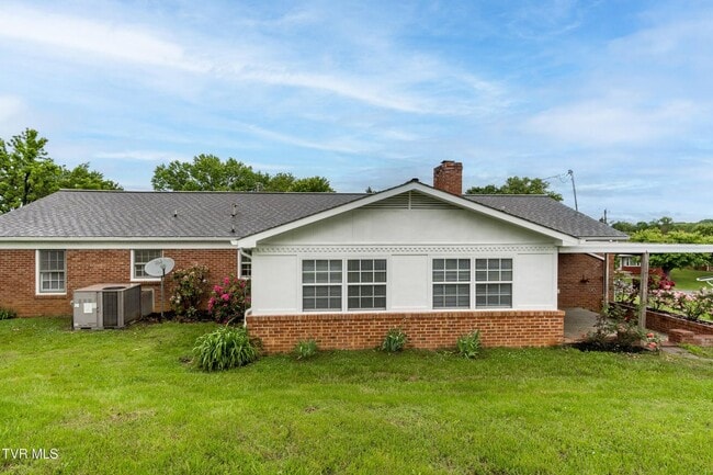 Building Photo - 3 Bedroom 2 Bathroom Home in Greeneville, TN