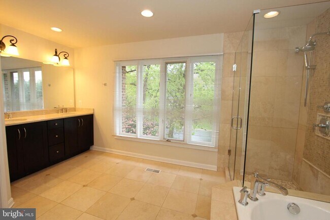 Building Photo - 10208 Sorrel Ave
