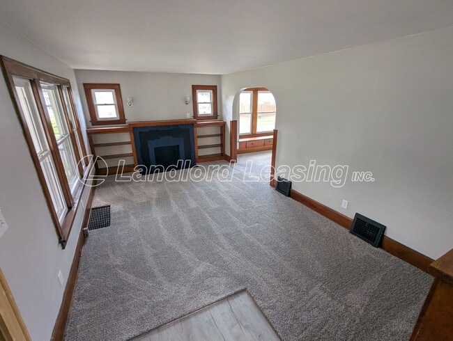 Building Photo - Fully Remodeled 3-Bedroom Colonial on Corn...
