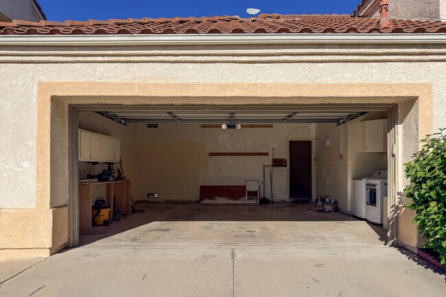 Building Photo - 3 bedrooms 2.5 bathrooms | Southwinds | Oxnard | Unfurnished