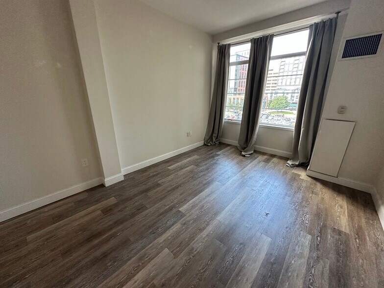 Building Photo - 211 E Berkeley St