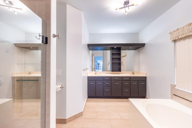 Building Photo - 7722 Brunson Cir