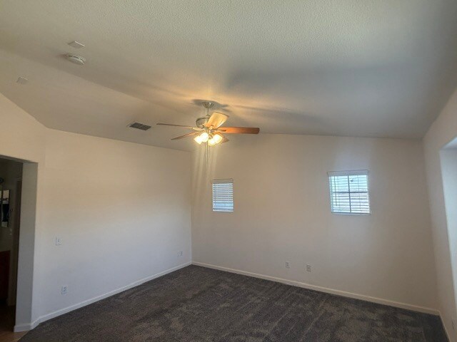 Building Photo - Gorgeous 3 Bedroom 2.5 Bathroom Plus Loft