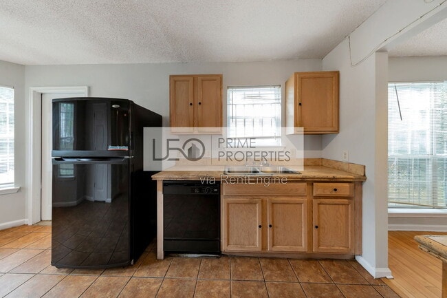 Building Photo - 1072 Victory Dr SW