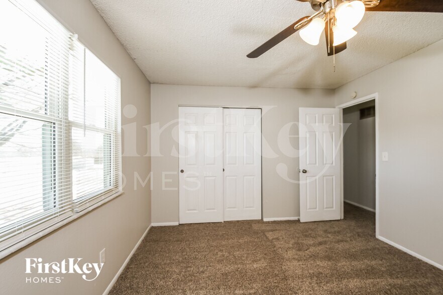 Building Photo - 2485 Jenkee Dr