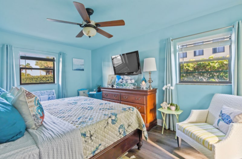 Building Photo - 715 S Ocean Dr